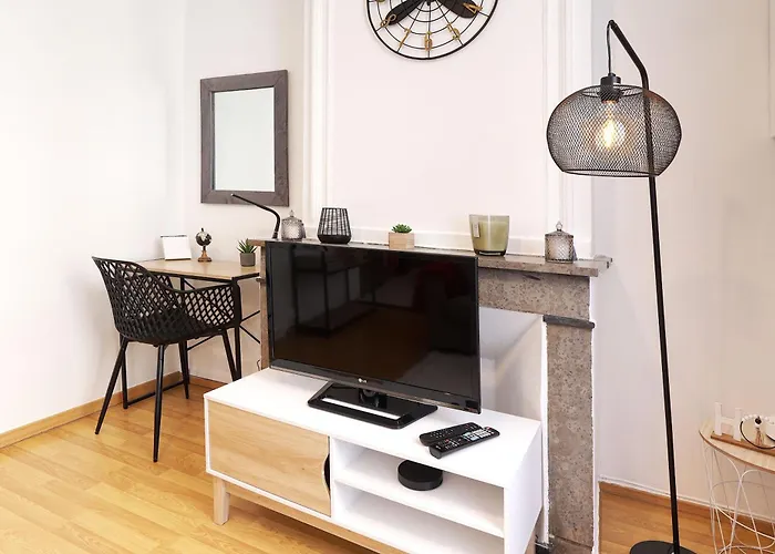 Le Scarlett Nimois Apartment